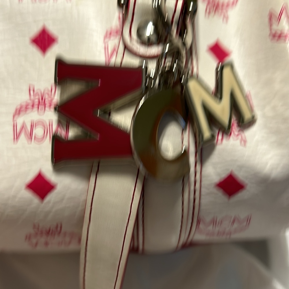 MCM White and Pink Shoulder Bag with MCM wallet. - Picture 4 of 15